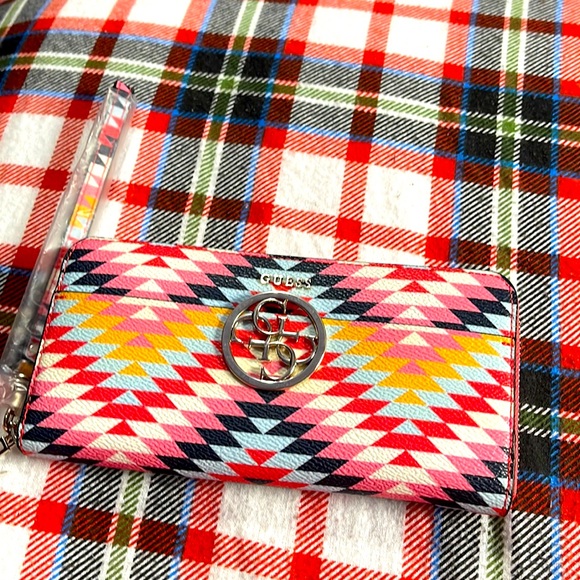 Guess zip around wallet wristlet never used in multi color - Picture 1 of 6